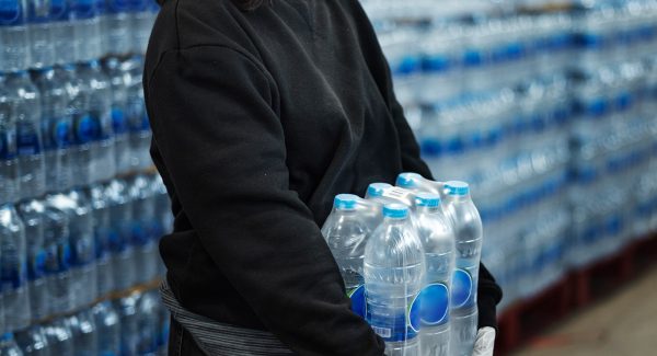 Tiêu chuẩn và kiểm tra chất lượng nước uống đóng chai